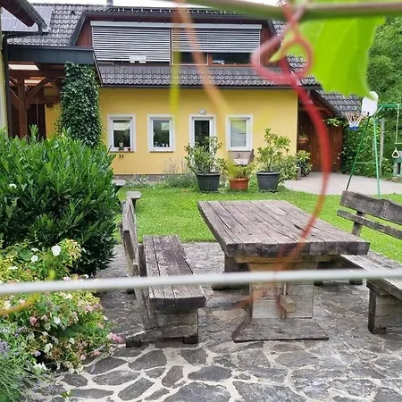 Country Retreat, Near Ljubljana City, Apartma Na Vasi, Blizu Mesta Ljubljana Апартаменты Медводе